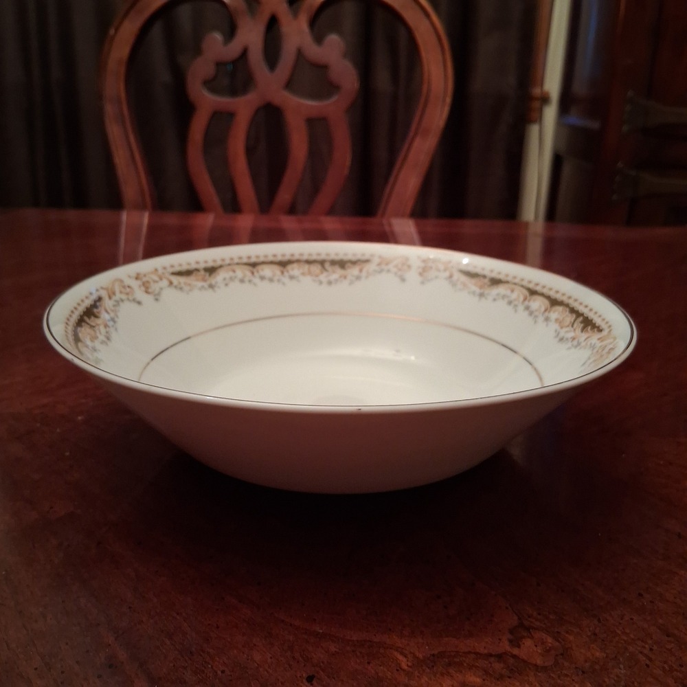 Signature Collection Queen Anne Fine China Serving Bowl Japan Gold Trim 9 inch